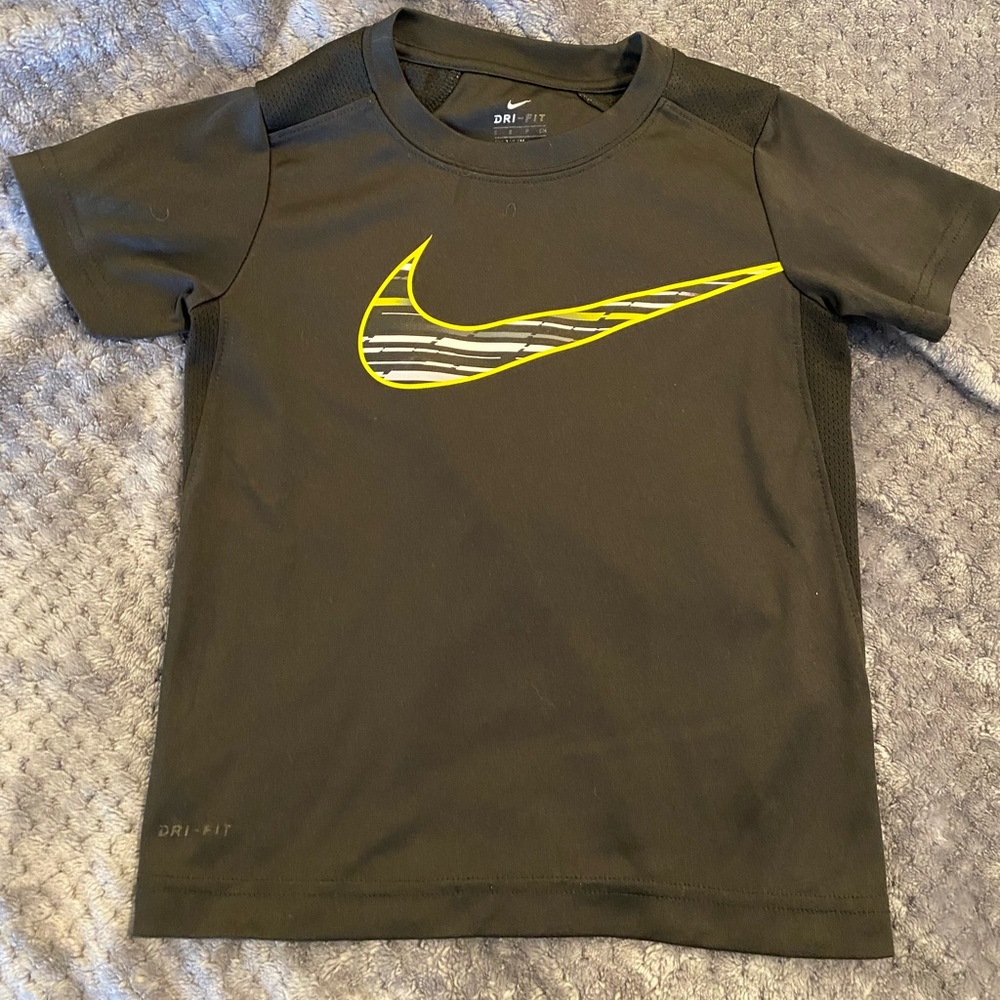 GC Nike boys sz5 black and yellow DriFit and mesh T-shirt
